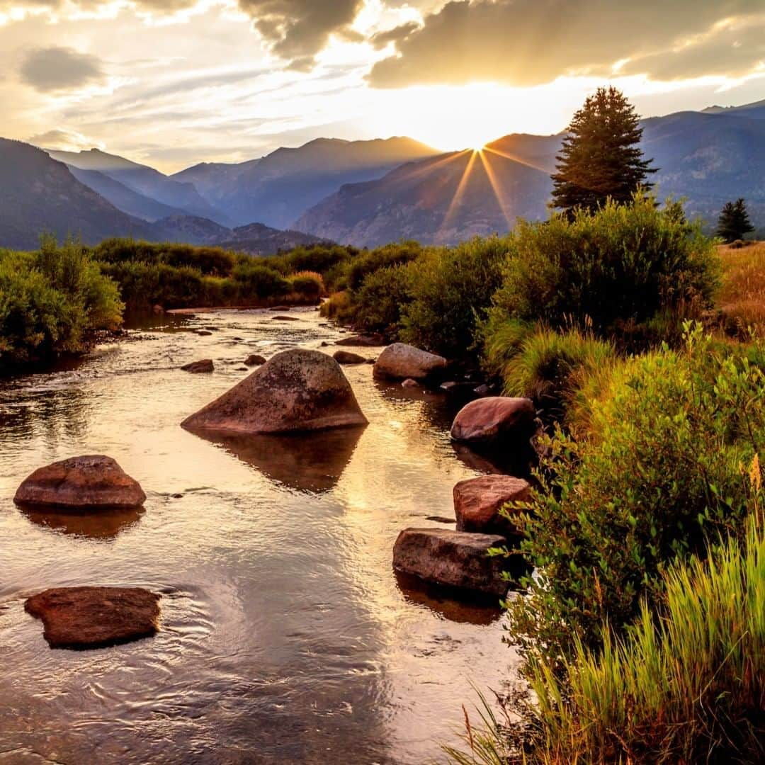 アメリカ内務省さんのインスタグラム写真 - (アメリカ内務省Instagram)「Your prescription is ready for pick up. It's a picture-perfect sunset by a stream in Rocky Mountain National Park in #Colorado, and we're delivering it virtually. With awe-inspiring views of the mountains, enjoying #RockyMountain campgrounds like Moraine Park is not difficult. You'll need a timed entry permit or #camping reservation to enter the #park, but once inside, let the charm of the mountains and the music of the brook bring you comfort. Photo @Rockynps by Eric Ritchie (@ninamayerritchie) (www.sharetheexperience.org). #UsInterior #FindYourPark #RecreateResponsibly」8月12日 9時15分 - usinterior