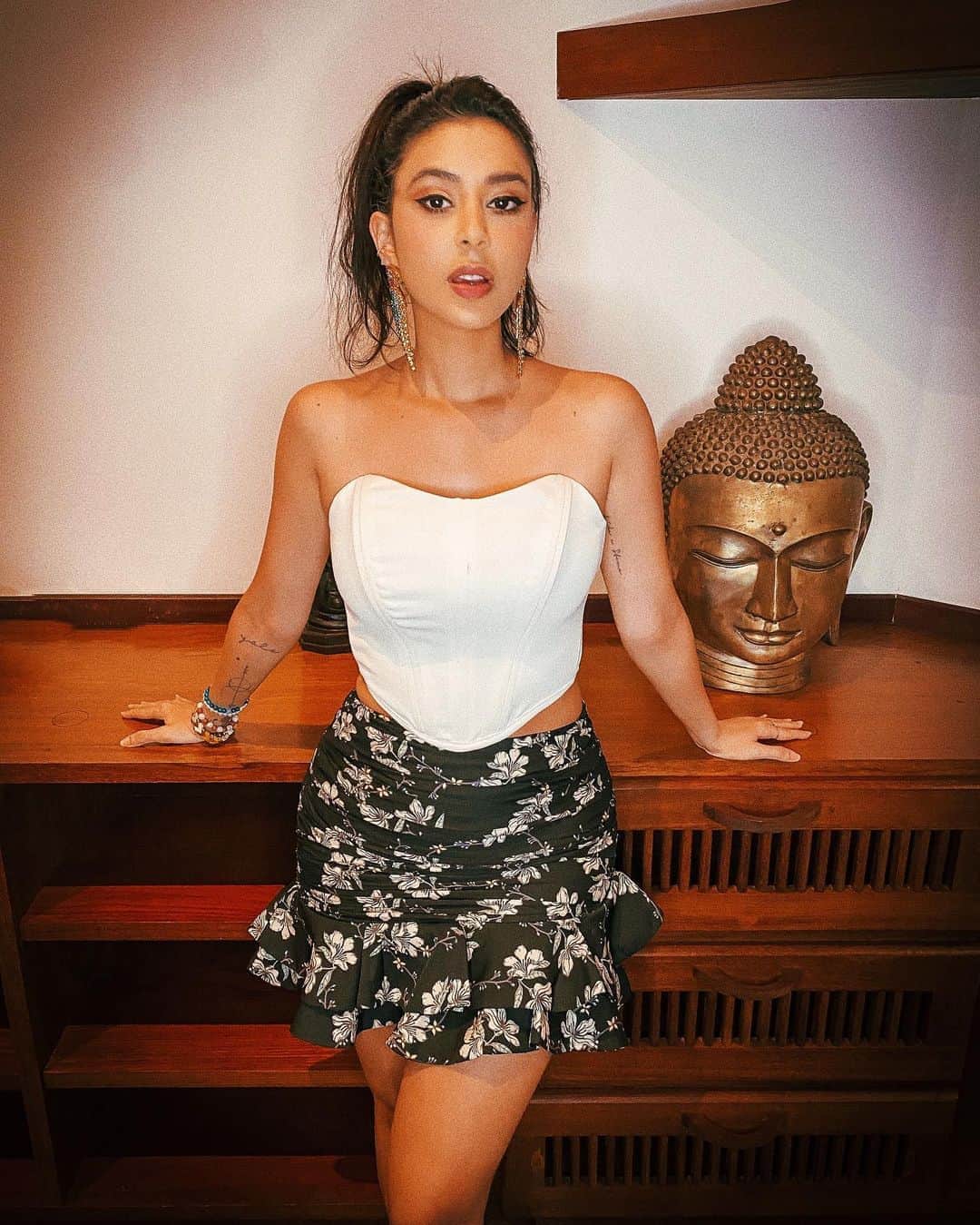 Gabriela Salesのインスタグラム：「Nem parece que tá com as costas bronzeadas do body kkkk #Rmempipa」