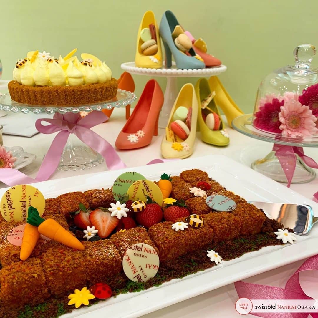 のインスタグラム：「キャロットケーキで、野菜不足解消、、、という手もあるかもしれません。😉 #タボラ36 #スイーツビュッフェ   Since vegetables must be a part of one's diet, does carrot cake count? 😉 #Tavola36Osaka #Tavola36SweetsBuffet」