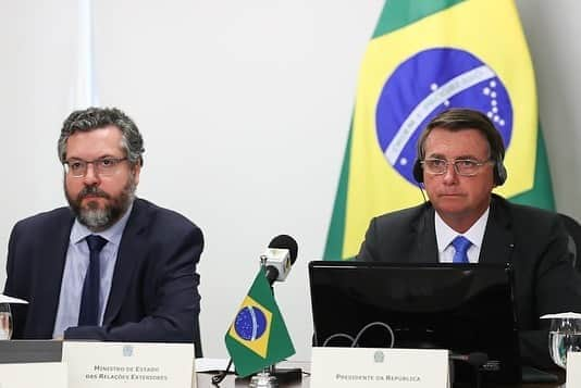 ジルマ・ルセフさんのインスタグラム写真 - (ジルマ・ルセフInstagram)「O Presidente Jair Bolsonaro participou da 2ª Cúpula Presidencial do Pacto de Letícia, com chefes de Estado sul-americanos. Durante videoconferência, lembrou que governo brasileiro tem tolerância zero com crimes ambientais. Saiba mais: https://bit.ly/2PHJJjp Fotos: Marcos Corrêa/PR」8月12日 9時32分 - presidenciadobrasil