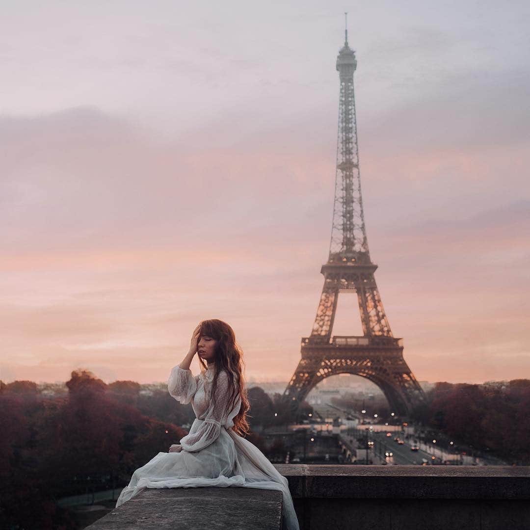 instagoodさんのインスタグラム写真 - (instagoodInstagram)「@brandinicolephoto An unforgettable Parisian sunrise.  Thank you @brielledgephotography for waking up at 6am to capture this of me 💞💞💞」8月12日 9時49分 - instagood