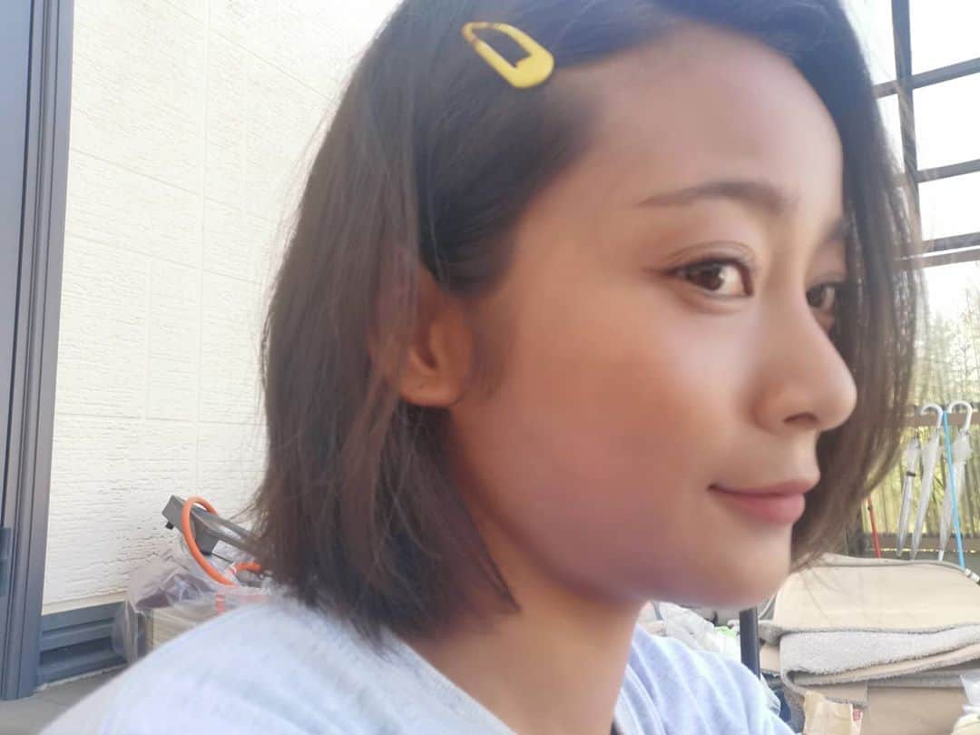 脇田恵子のインスタグラム：「大掃除😂 ゴミと一緒についでに丸くなった輪郭も サヨナラしたい😇。最近インスタよりもブログ形式またやりたいなと思っててHPちょこちょこ更新しようと思う🤗」