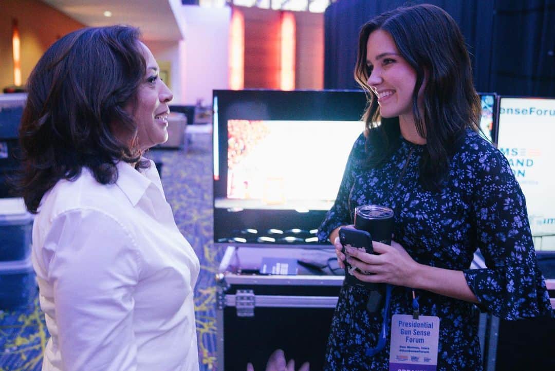 ソフィア・ブッシュさんのインスタグラム写真 - (ソフィア・ブッシュInstagram)「Get you a campaign surrogate who looks at you the way I look at Senator @kamalaharris 😍 Here’s a little slideshow of me professing my admiration and adoration for her. Madame (soon to be) Vice President, it is an honor to be your constituent, and to have advocated alongside you (bringing up the rear let’s be honest but HONORED to be there!) for protections for our nation’s children. Thank you for having such a strong moral compass. For being steadfast in your beliefs that we can achieve our ideals. For your toughness on the issues. And for your expertise at breaking glass ceilings. Your gumption, compassion, intelligence, ambition, and heart are exactly what the country deserves. I’m elated. And I’m not crying y’all, maybe you’re crying!? Let’s gooooo! #KAMALA #KamalaHarris #BidenHarris2020 • And for anyone wondering what’s happening in these photos (that my super talented best mate @kennyjamez took), I got to spend some quality time with Senator Harris in Iowa just before the Iowa State Fair last year. We were advocating on behalf of @everytown, demanding that lawmakers protect our students. Senator Harris took time out of her busy day to discuss my personal connections to this issue, her thoughts about national action, how much we both love California, and more. She was brilliant, warm, and incredibly motivated. She left me inspired. And she made me laugh in moments when the conversation took more “everyday life stuff” turns. Her commitment to the issues, and to the truth, and to US is an incredible measure of her character. I am grateful for her.」8月12日 9時47分 - sophiabush