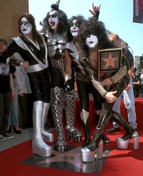 KISSさんのインスタグラム写真 - (KISSInstagram)「#KISSTORY - August 11th, 1999 - #KISS was inducted into the Hollywood Walk of Fame.」8月12日 9時47分 - kissonline