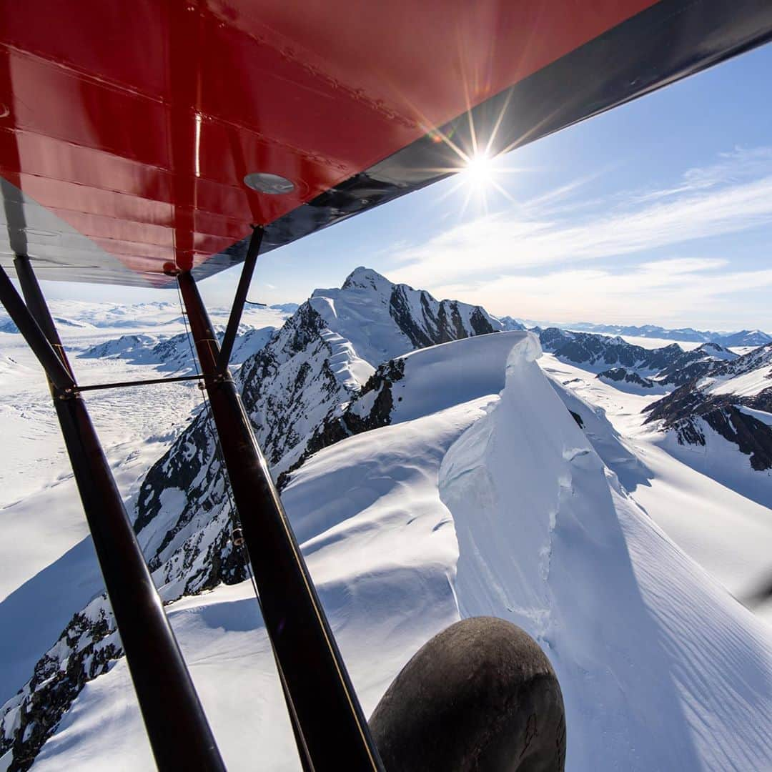 クリス・バーカードさんのインスタグラム写真 - (クリス・バーカードInstagram)「All shot within a few hours of each other, a small selection of what you can see from the air in Alaska. Wildlife, glaciers, waterfalls, ice fields and more. Love to know what you would want to photograph most ?」8月12日 9時54分 - chrisburkard