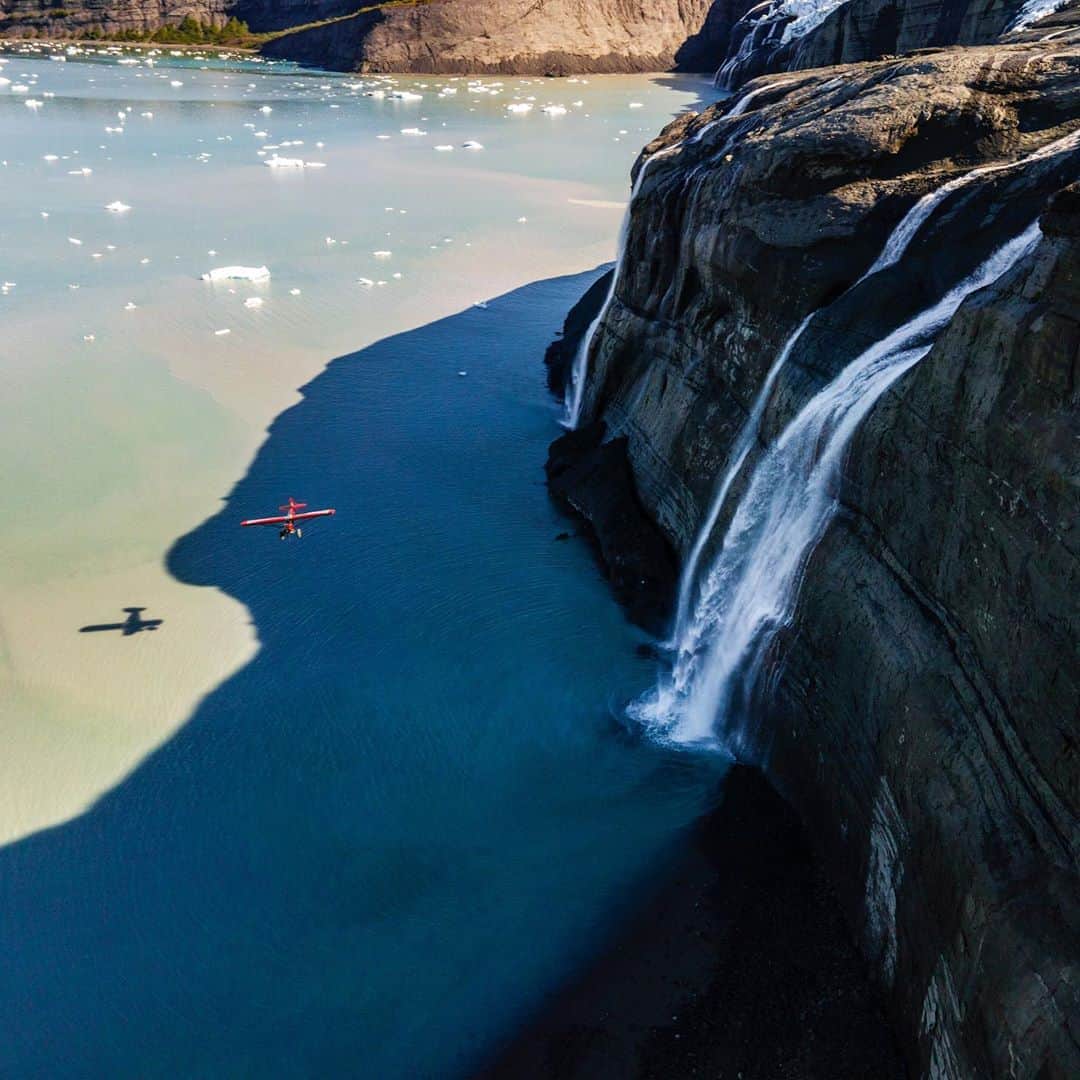 のインスタグラム：「All shot within a few hours of each other, a small selection of what you can see from the air in Alaska. Wildlife, glaciers, waterfalls, ice fields and more. Love to know what you would want to photograph most ?」