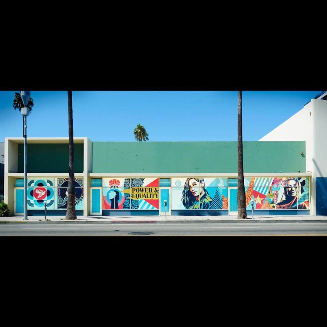 Shepard Faireyのインスタグラム：「I've had the privilege of working with Jennifer Howell and @TheArtofElysium for many years to help encourage healing through art in all forms. I recently designed this new socially-distanced public art installation for The Art of Elysium's 23rd anniversary at the Hollywood Palladium. If you're in Los Angeles, go check it out safely from the sidewalk at 6215 Sunset Blvd.! You can also donate $23 to The Art of Elysium and receive a downloadable gift of my art through the link in bio.  In response to the COVID-19 pandemic, The Art of Elysium is working to raise much-needed dollars to sustain the art programs the organization has run for the past 22 years with hospitalized youth, elders, the homeless community, veterans, special needs and inner-city schools.  We're all turning to art to help us heal during this incredibly trying time, and I hope we can each have the vision to make great things in this world, and work together guided by compassion and harmony. We may be apart physically, but we can be united spiritually.  -Shepard」