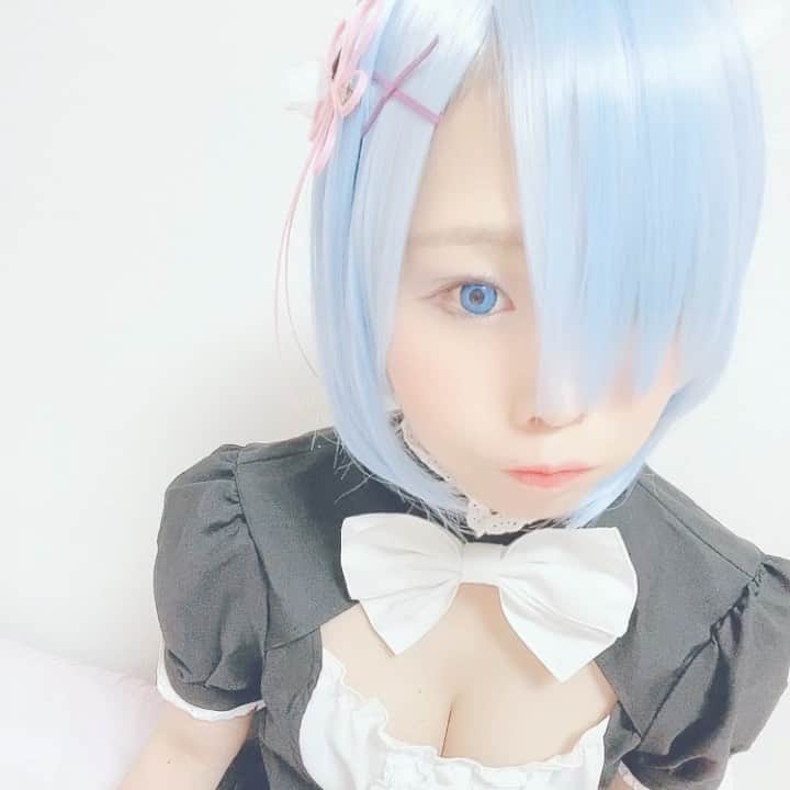 RINGOのインスタグラム：「💙💙💙 #リゼロ #レムコスプレ #リゼロレム  • #rezero  #rezerokarahajimeruisekaiseikatsu #rezerocosplay • #costume #cosplay #anime #90s #80s #japanese #asiangirl #asian #japan #kawaii #tokyo #harajuku #shibuya」