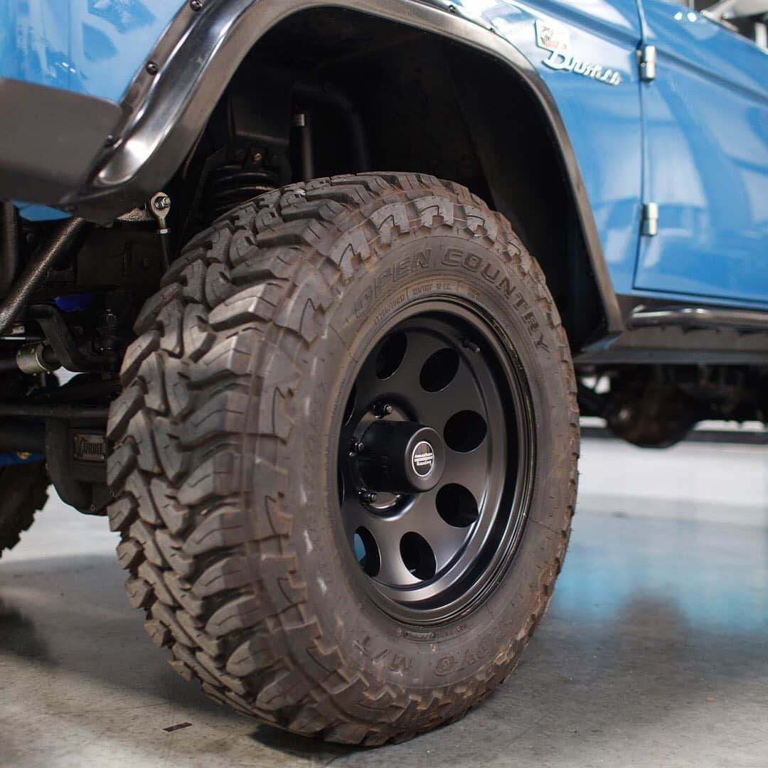 ケン・ブロックさんのインスタグラム写真 - (ケン・ブロックInstagram)「My wife’s '74 Ford Bronco is a great summertime trail & town get-around rig. It packs a Ford 5.0 Coyote crate engine and custom shocks from @BelltechSuspension - plus it recently got a new set of @AmericanRacing wheels wrapped in @ToyoTires! I really like this thing. My wife has good taste! #FordBronco」8月12日 10時02分 - kblock43