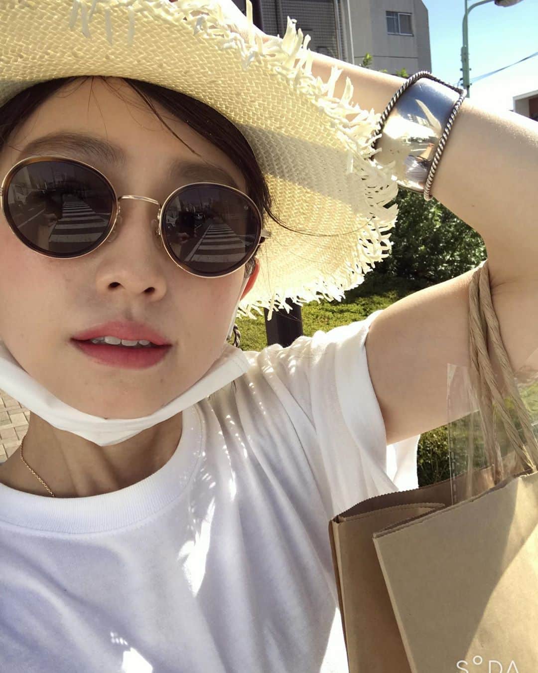 木野園子のインスタグラム：「ずっと行けていなかった歯医者さん🦷と打ち合わせに🌻暑い暑い暑い💦帽子、サングラス、マスク。誰⁉️怪しい。 私がお世話になってる歯医者さんはふたつあってどちらの先生も口を開けている状態で返事が出来ないのによく話しかけてくれます♡私はそんな先生が大好きです。  #2020summer」
