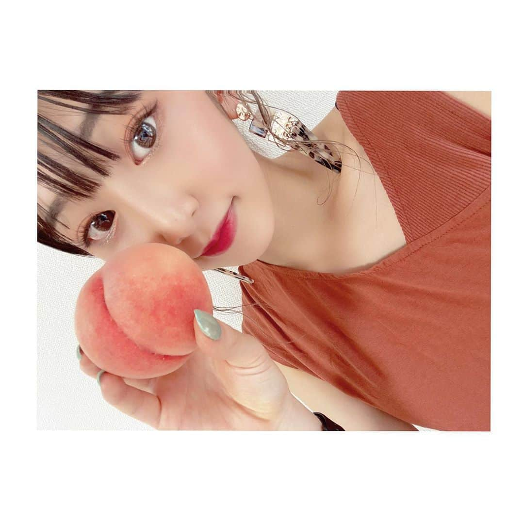 YURINAさんのインスタグラム写真 - (YURINAInstagram)「・﻿ 🍑💗🤤🥣﻿ ﻿ g’m🌞﻿ ﻿ ﻿ 月曜日のアメーバブログに書いた﻿ ﻿ 100円桃またGETしてきました〜🍑﻿ ﻿ 桃なのに安すぎる。笑﻿ ﻿ ボールより少し大きめくらいのサイズ感⚾️﻿ (投げてしまいそう。笑)﻿ ﻿ ほんとに美味しすぎる好きすぎる😍﻿ ﻿ 今日の朝から1人で思わず「うま〜〜🤤🤤」﻿ って言いながら食べました🤭笑﻿ ﻿ 朝から美味しいフルーツは幸せです☺️♡﻿ ﻿ ﻿ ﻿ ﻿ ﻿ 今日もBuffaloesはビジターゲーム﻿ 18:00~ Play Ball 🏟﻿ ﻿ きょうこそは！！！！！！必ず🤘🏼💪🏼﻿ ﻿ ﻿ ﻿ ﻿ #オリックス #BsGirls #Bs2020 #avex﻿ #baseball #プロ野球 #ORIX #Buffaloes﻿ #超革新系 #勝紺 #京セラドーム大阪 ﻿ #ほっともっとフィールド神戸 #オリ姫 ﻿ #yurina_359  #BsGirls2020 #performer﻿ #dance #全力パフォーマンス #followme﻿ #高身長女子 #筋トレ女子 #黒髪ストレート ﻿ #野球好きと繋がりたい #インナーカラー﻿ #フルーツ好き #夏 #桃 #なんと100円﻿ #お盆休み #みんなでバファローズ ﻿」8月12日 10時41分 - yurina_bsgirls_359