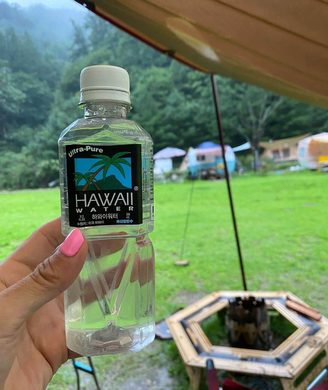パク・ウネさんのインスタグラム写真 - (パク・ウネInstagram)「하와이에 못가니 하와이 물을 한번 마셔봤습니다~~ ㅎㅎ #하와이워터」8月12日 10時51分 - eunhye.p