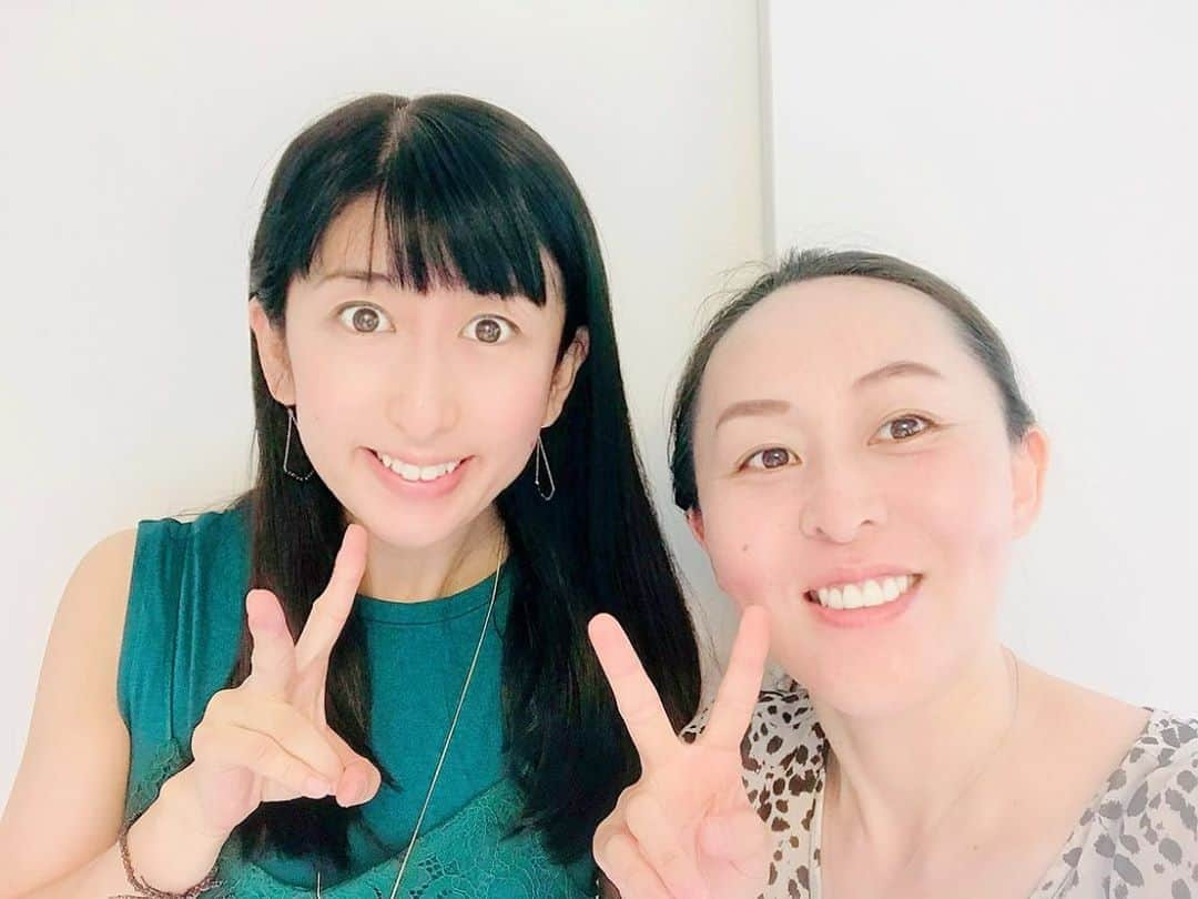 有働文子さんのインスタグラム写真 - (有働文子Instagram)「先日、 @mi.yu5511 さんにお声かけいただき、 @nuskin の #ルミスパ 体験 をさせていただきました🥰 美顔器を初めて使いましたが、洗顔しただけでお肌が潤って...びっくり‼️ありがとうございました💕 動画は、すっぴんなので、倍速にしてます！笑  #ルミスパ #エステ #牛久市エステ #ニュースキン」8月12日 11時00分 - udou_fumiko