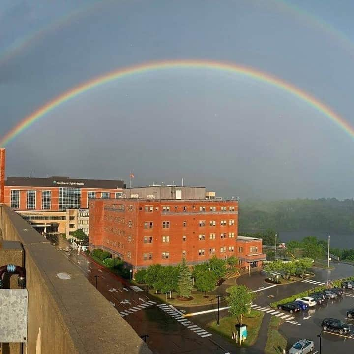 ABC Newsさんのインスタグラム写真 - (ABC NewsInstagram)「SEEING DOUBLE: A double rainbow was spotted this week outside Northern Light Eastern Maine Medical Center in Bangor, Maine. (📸: Kim Roberts/Northern Light Eastern Maine Medical Center) #doublerainbow #rainbow #maine」8月12日 11時02分 - abcnews