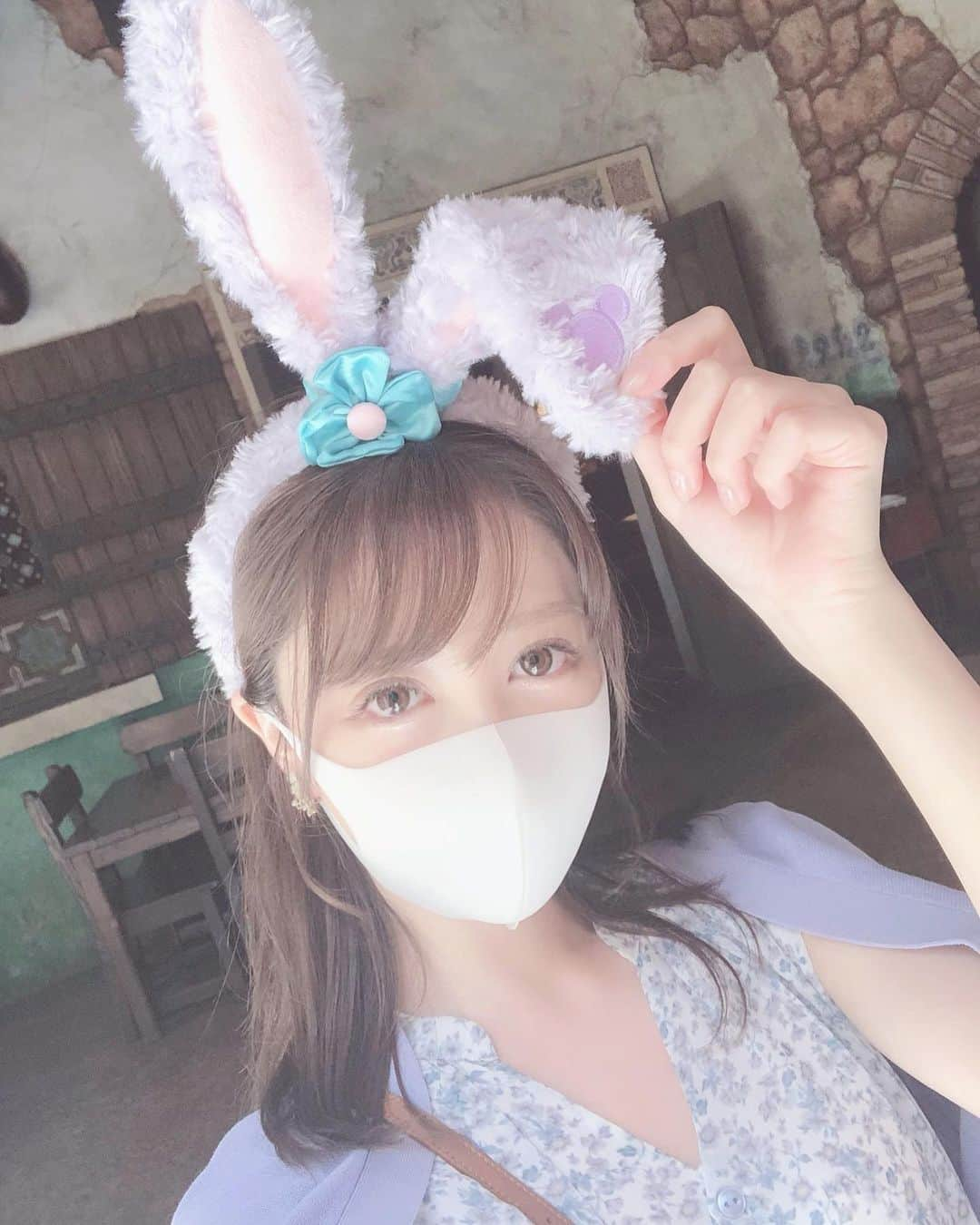 山村ゆりかさんのインスタグラム写真 - (山村ゆりかInstagram)「昨日はコロナ自粛明け初めてディズニーシーに行ってきたよぉヾ(｡>﹏<｡)ﾉﾞ ミッキーには会えなかったけどときめきチャージできた〜ପ(⑅ˊᵕˋ⑅)ଓ✨ . ステラルーコーデにしたよ🐰💜 背景かわいくない😭笑 あとマスクしてるとアプリが顔認識してくれなくて盛れない🤣 . . . #ディズニーシー #ディズニー #disney #disneysea #disneygram #disneyphoto #ディズニーコーデ #ステラルー #ステラルーコーデ #stellalou #japan #japanesegirl #idol #アプワイザーリッシェ #apuweiserriche」8月12日 11時28分 - rika_m_1221