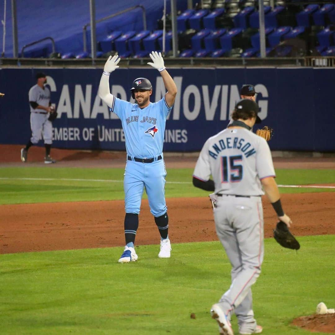 トロント・ブルージェイズさんのインスタグラム写真 - (トロント・ブルージェイズInstagram)「He came. He Shaw. He WALKED IT OFF 🔥 Give us your 🖐  emojis! #WeAreBlueJays」8月12日 11時44分 - bluejays