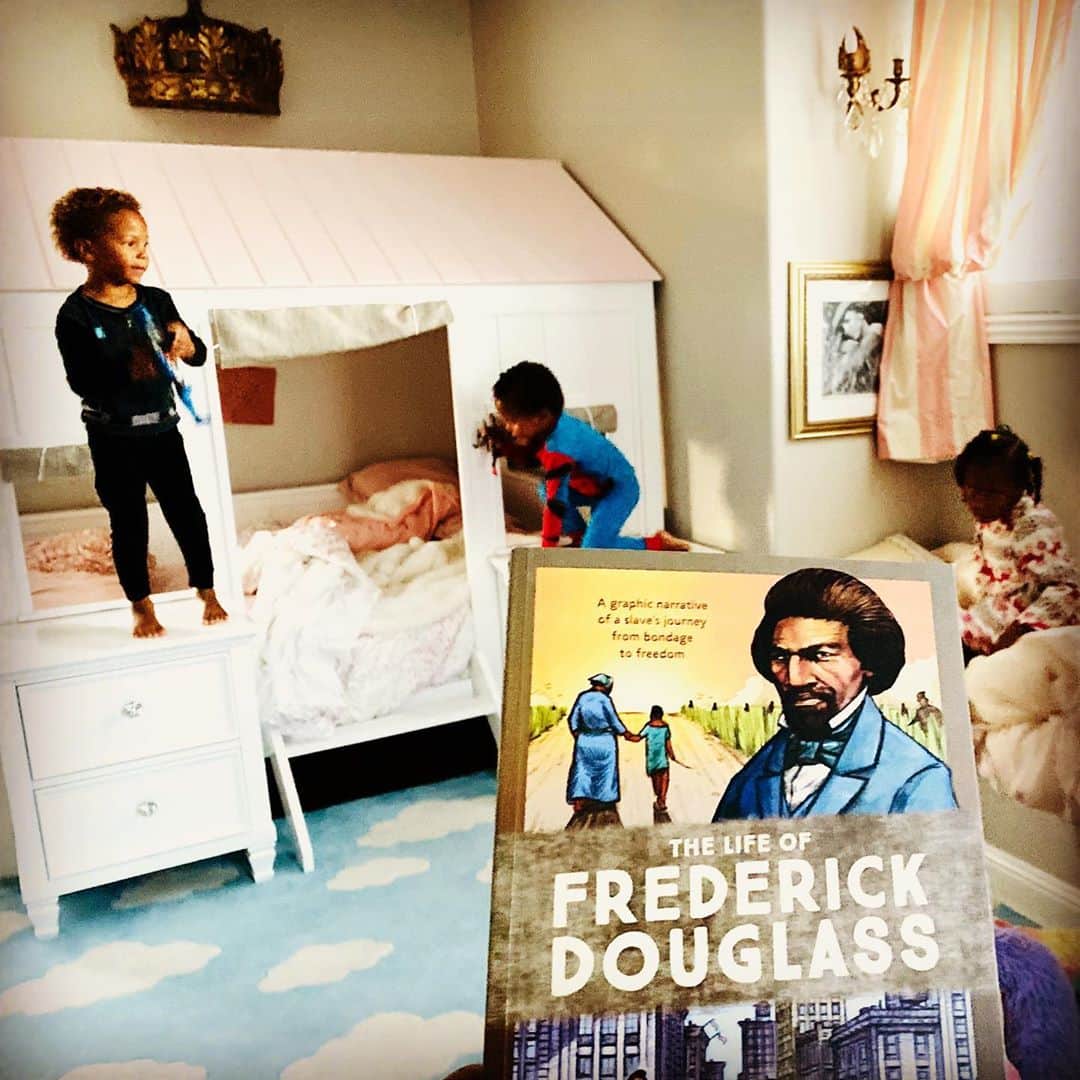 ロックモンド・ダンバーのインスタグラム：「Too heavy for a bedtime story? Nah. #blackhomeschoolingfamilies #blackhomeschoolers #blackhomeschooling #blackculture」
