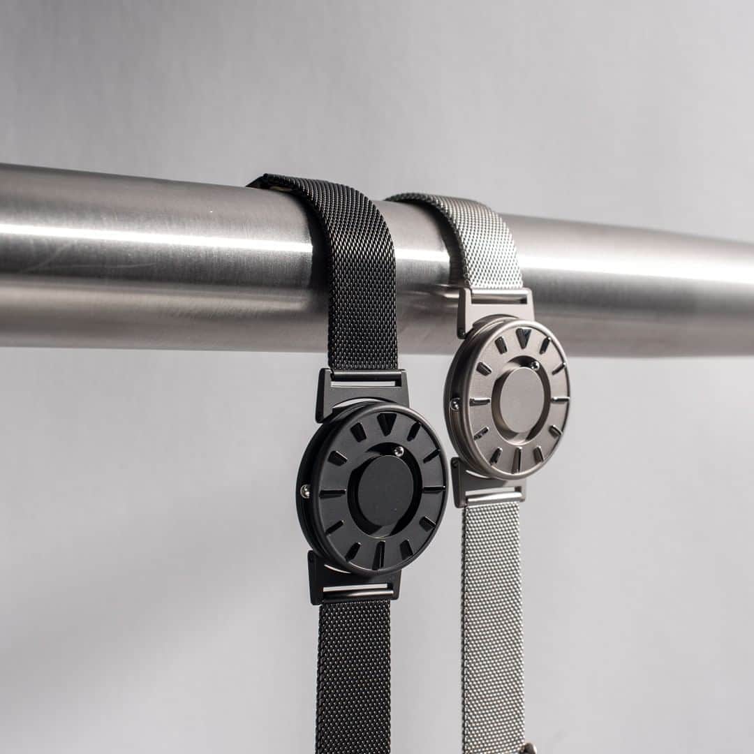 Eone Time Japanさんのインスタグラム写真 - (Eone Time JapanInstagram)「あなたの日常に、 ユニバーサルデザインを。  [写真説明] 棒に左からBradley Mesh Black, Bradley Mesh Silverが吊り下がっています。  Design for everyone, Eone  -  #watch #時計 #腕時計 #ユニバーサルデザイン #bradleytimepiece #eone #ブラッドリー #イーワン #ブラッドリータイムピース #触る時計 #今日の時計 #時計好き #お洒落さんと繋がりたい #ペアウォッチ #プレゼント #サマーセール #セール #universaldesign #ブラインドサッカー #パラスポ #b8ta」8月12日 12時00分 - eone_japan