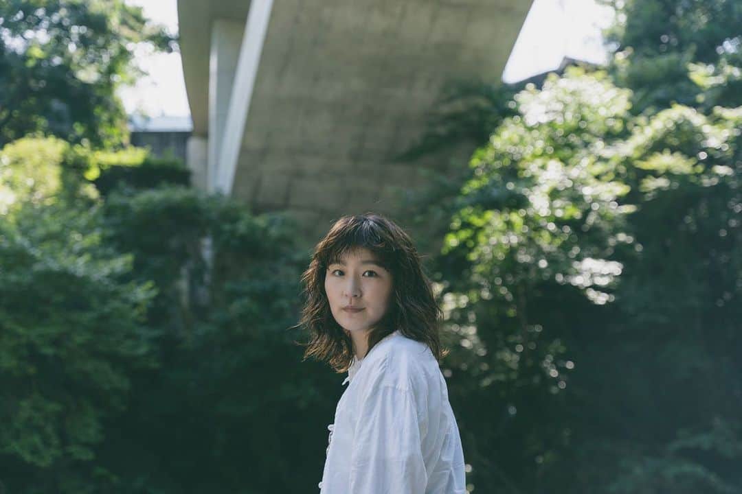 岸茉莉のインスタグラム：「🏔🌳🌿🎣  #sonya6000#sonya7iii#Instagramjapan##japan#Instaphoto#digitalcamera#shoting#セルフポートレート#ポートレート#portrait#パーマ#眉上バング#オン眉#perm#川#셀카#셀피」