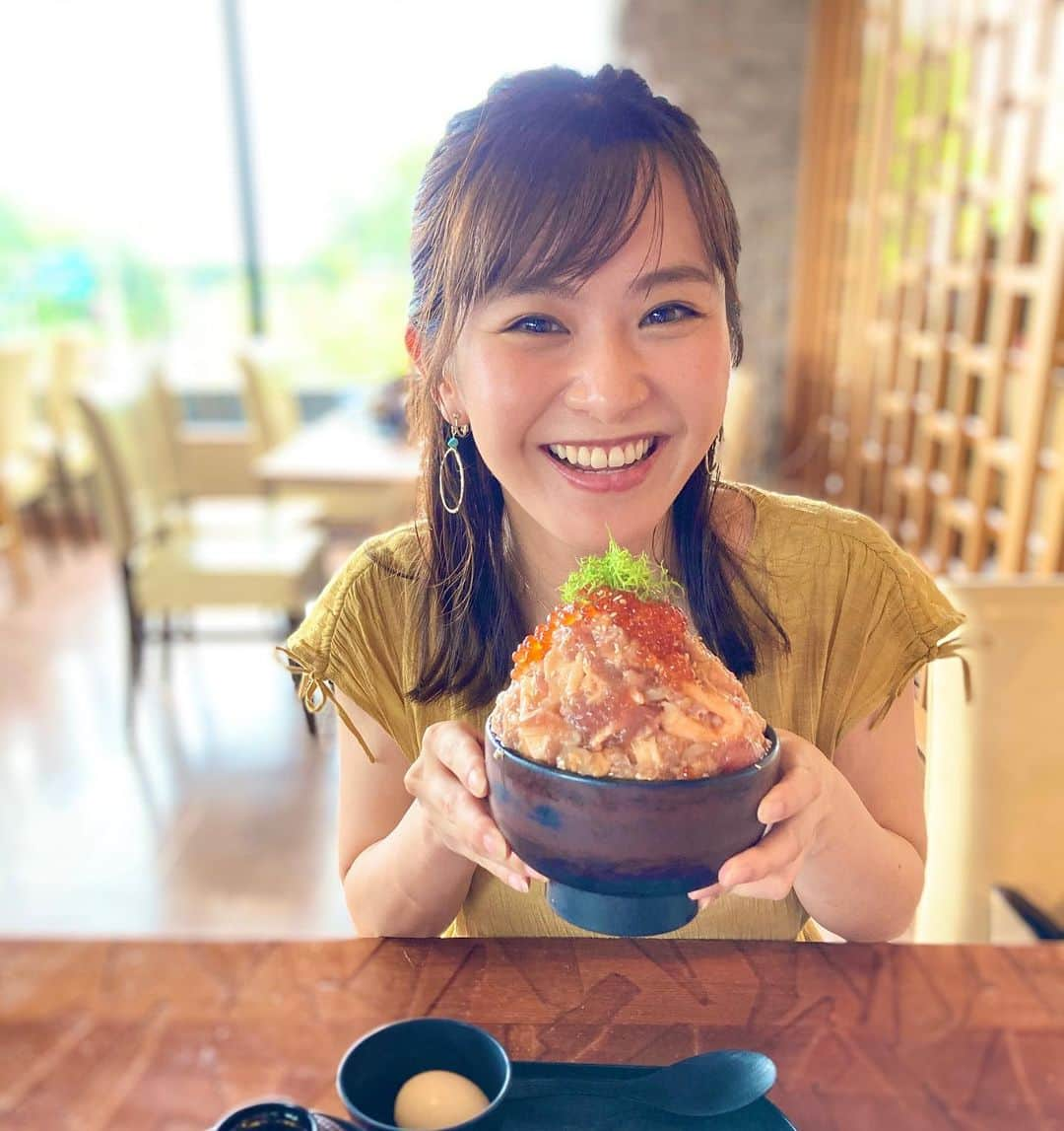 中庄司愛希さんのインスタグラム写真 - (中庄司愛希Instagram)「ちょっと前に伊豆へ行ってきました♨️ 伊豆高原ビールの漁師の漬け丼✨溢れんばかりの海鮮が😍❣️さすがに一人で食べるのはきついかと😋💦シェアをおすすめします🤭 焼き魚定食も美味しかったよ😊 #スワイプしてね  #iPhoneポートレート #綺麗に撮れる #伊豆高原ビール本店 #伊豆高原ビール #漁師の漬け丼 #海鮮 #海鮮丼 #海の幸 #温泉 #温泉旅館  #温泉旅行 #伊豆 #伊豆温泉 #♨️」8月12日 12時10分 - aki_nakashoji_golf