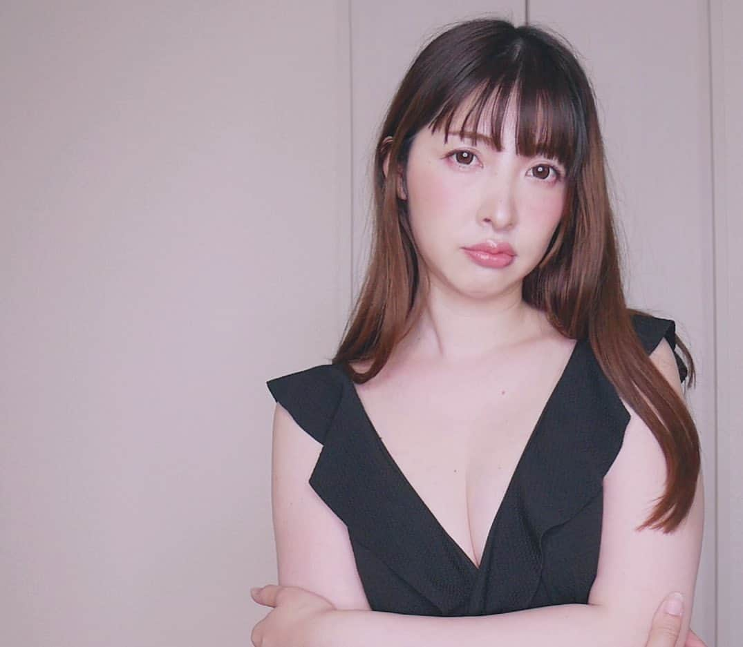 雨宮奈生のインスタグラム：「YouTubeアップしたの～ストーリーから飛べるようにしておくのでぜひ！  #雨宮奈生  #グラビアアイドル #グラドル #フォローしてね #ポートレート #グラビア #オフショット #グラドル自画撮り部 #自撮り界隈  #ootd #portrait #model #gravure #idol #japanesegirl #photooftheday #selfie #followme #follow #좋아요 #팔로우환영 #뷰티스타그램 #데일리룩 #뷰티스타그램」