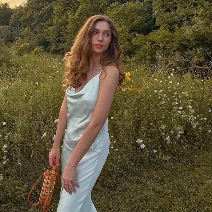 ヤング・ファビュラス&ブロークのインスタグラム：「Simplicity✨ #yfbabe @anndrealouise in our slip dress. Tap to Shop!  . . . . #yfbabes #yfbclothing #youngfabulousandbroke #taptoshop #ootd」