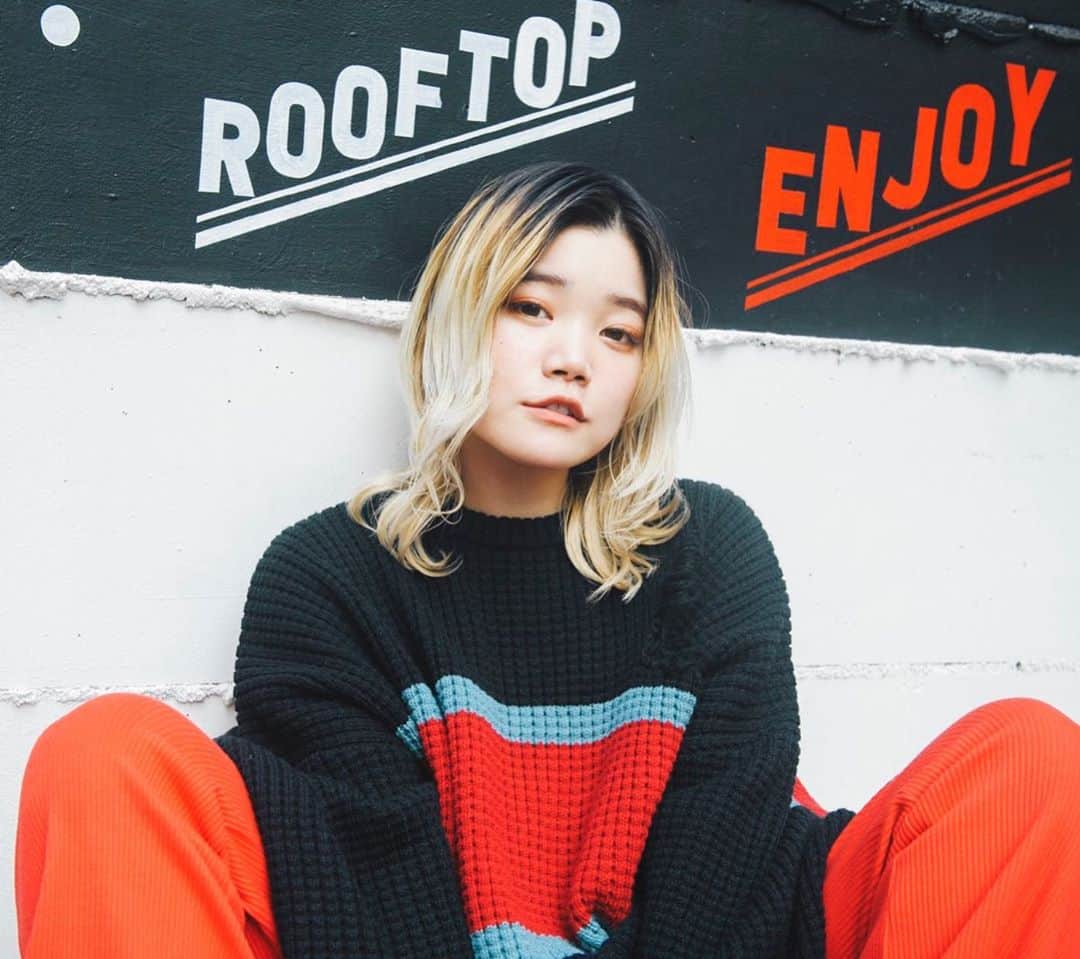 板橋よしえのインスタグラム：「▷ ▷ ▷対談連載 デザイナー板橋よしえの「おしえて好きなひと」第18回目のゲストは！ 快進撃が止まらないBiSHのセントチヒロ・チッチちゃん♥ 真っ直ぐ突き刺さるような透明感のある歌声でいろんな表情をみせてくれるチッチちゃんと2人の出会いからチッチちゃんの内面の強さのルーツなどたくさんお話しました。 ぜひ読んでもらえたらうれしいです☺️ プロフィールから飛べるようになっています～🙋‍♀️ #candystripper #candystripper_magazine 8月号 #BiSH #セントチヒロチッチ」