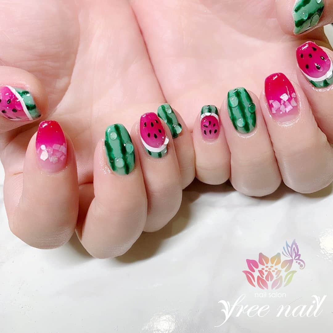 free nail フリーネイルさんのインスタグラム写真 - (free nail フリーネイルInstagram)「. お客様ネイル💅🏻🌺✨ . スイカネイル🍉✨ . 水滴ドロップネイルで瑞々しく💧✨ . ご来店ありがとうございました🙇🏻‍♀️🙇🏻‍♀️🙇🏻‍♀️💗 . #ネイルアート #ジェルネイル #ネイルサロン #大阪ネイルサロン #ネイルデザイン #ネイルチェンジ #フルーツネイル #果物ネイル #スイカネイル #ドロップネイル #赤ネイル #グリーンネイル #デザインネイル #トレンドネイル #おしゃれネイル #キュートネイル #夏ネイル #summernails #nailsart #nailsdid #美甲 #日式美甲 #日式美甲胶 #日本美甲师 #日本美甲老师 #美甲上课 #日本胶 #フリーネイル #freenail」8月12日 12時15分 - freenail_jpn