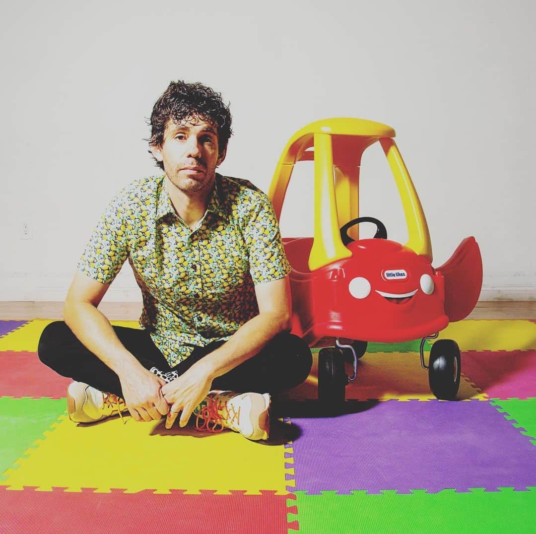 プリシラ・アーンのインスタグラム：「SPECIAL GUEST @julianvelard, aka Sad Dad 😂on my kid’s show tomorrow, Wednesday 10am PST / 1pm EST !」