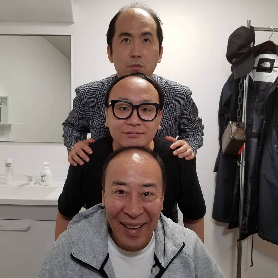 のインスタグラム：「ハゲ三兄弟とハゲの進化論 #モト冬樹#トレンディエンジェル#ハゲ仲間」