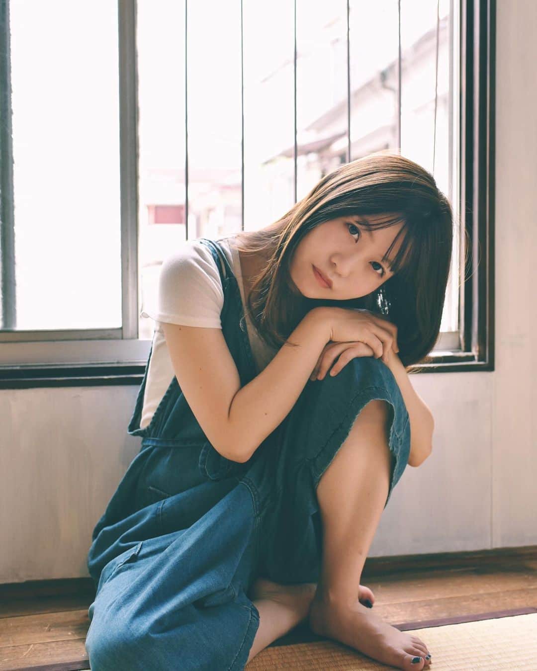 弘松菜摘のインスタグラム：「﻿ 田舎の縁側でスイカ🍉たべて﻿ お昼寝して素麺食べて﻿ また寝るみたいな夏休みが恋しい﻿ ﻿ まあ出身も東京なんですけど﻿ ﻿ ﻿ ﻿ #夏休み﻿ ﻿ ﻿」