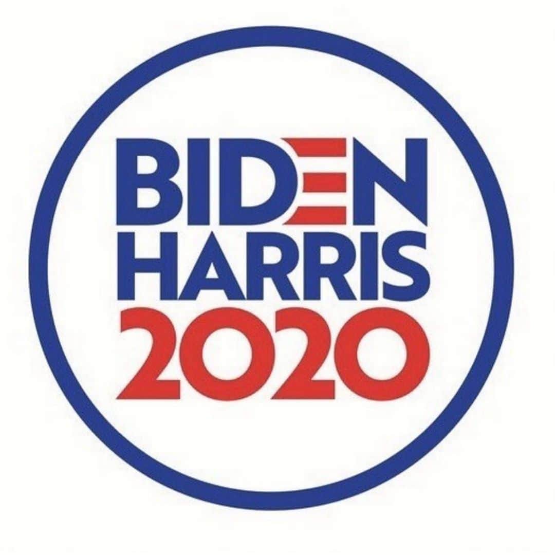 のインスタグラム：「Yes! Vote!!!!!!! #bidenharris2020 🌟💥」