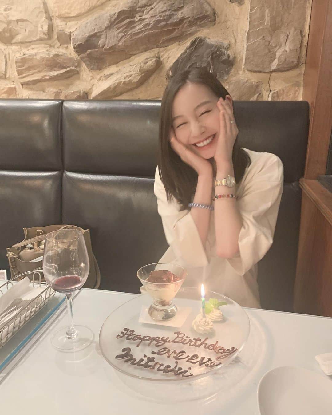 君島光輝さんのインスタグラム写真 - (君島光輝Instagram)「. . みなさま♡ 沢山のお祝いメッセージありがとうございました🎂 . . あぁ、こんなにも私は 愛されてるんだなぁ。と。じーーーん。 . ひとつひとつ隅々まで読んで 私の中にインプットさせて頂きました！ . この一年もたくさん良い報告が出来ますよう、 日々精進！ 私らしく前向きに、進んでいきます💪 . 私に関わってくれる、応援してくれる全ての方に感謝の意を忘れずに。 . . びっくりするほど厳しい暑さが続いていますが、 熱中症には気をつけてくださいね！😭 . 塩分水分！しっかり摂取してね🥰 . .」8月12日 13時11分 - mitsuki_kimijima