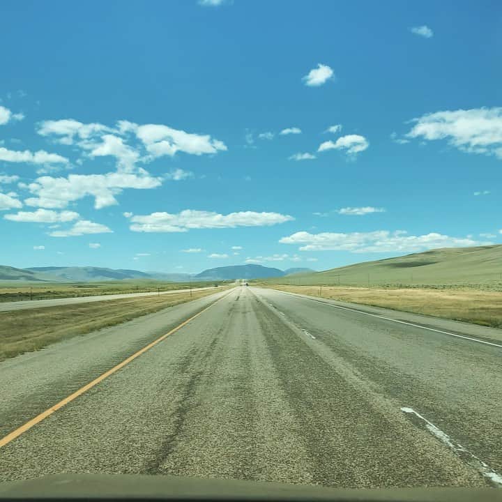 コビー・スマルダーズのインスタグラム：「An open road is good for the soul.」