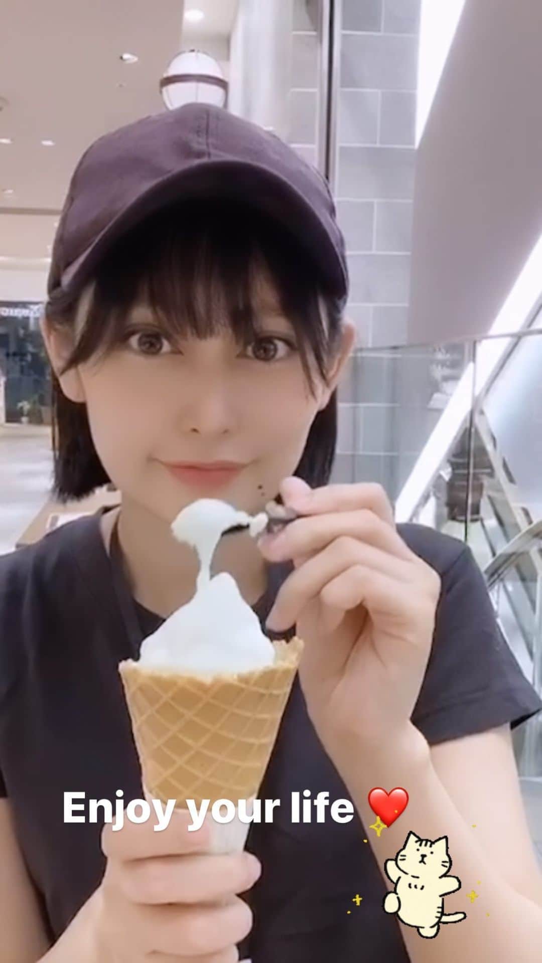 のインスタグラム：「またアイス食べてる(笑  #アイス#sweet#smile #summ」