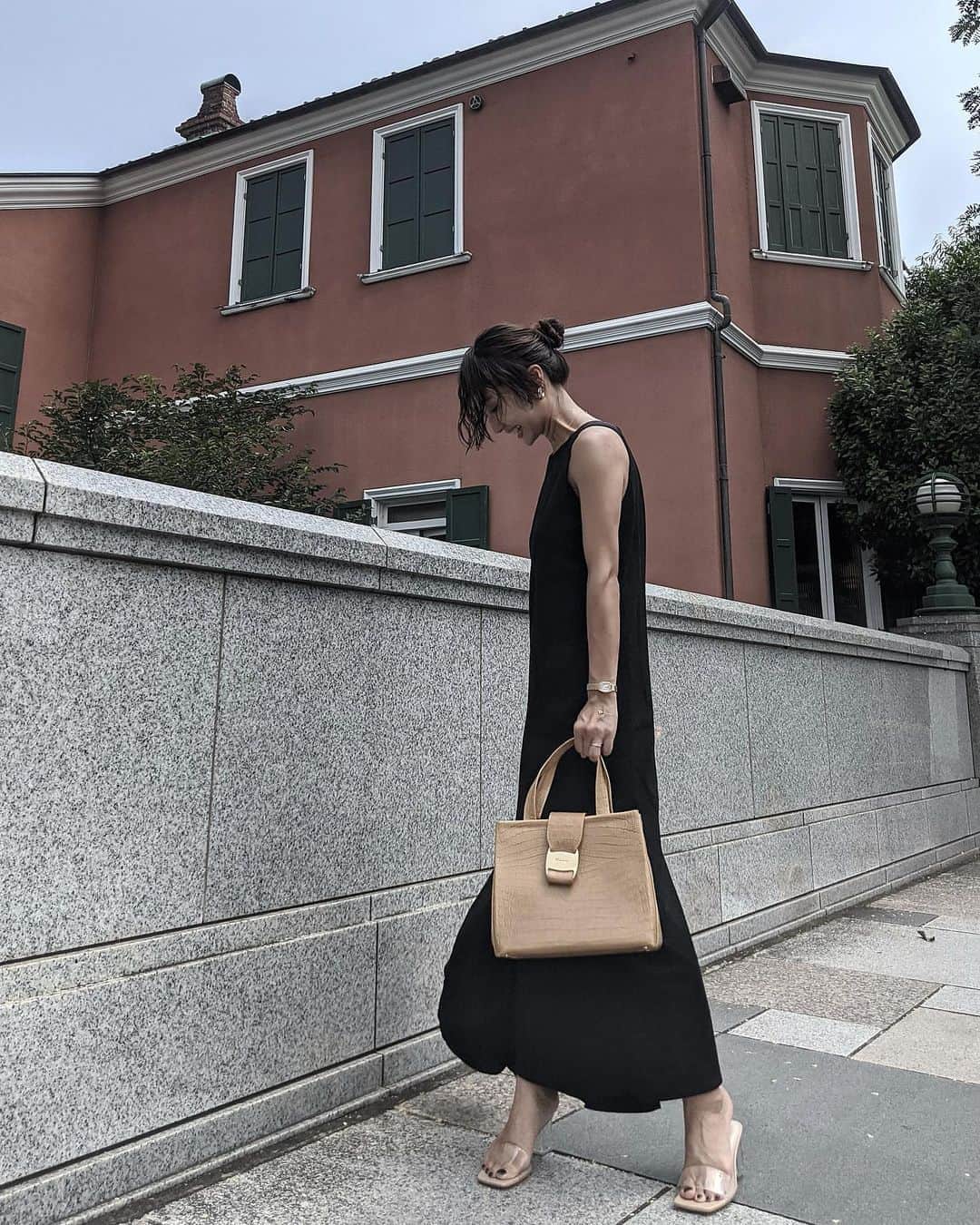 Icumi Oohamaさんのインスタグラム写真 - (Icumi OohamaInstagram)「dress : UN3D bag : vintage ferragamo  裾のアシンメトリーが素敵なドレス♪」8月12日 13時38分 - icumi___