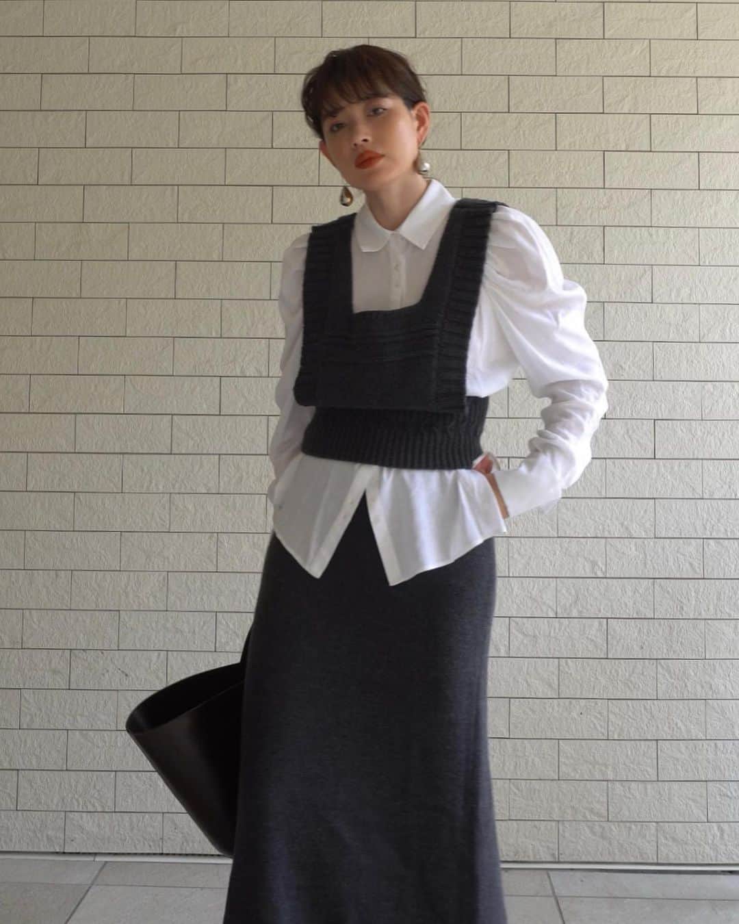 JUNNAのインスタグラム：「@etretokyo リクルートのお知らせです。  ETRÉ TOKYOでは一緒に働いてくれる 下記職種の人材を募集いたします  募集職種   ∨  自社ECシステム担当  ∨  自社EC運営担当  ∨  SNSマーケティング担当  詳しくはHPをご覧下さい。  私のコメント欄では詳細について お答え致しかねますので予めご了承下さい。 ・ ・  写真は  #バックテールのニットスカート  #サイドオープンニットタンクトップ  ニットベストとセットアップ  【新作発売スケジュール】 📌ETRÉ TOKYO  毎週木曜日19:00 📌ZOZOTOWN  毎週金曜12:00 📌ELLESHOP  毎週土曜8:30  インスタライブ毎週木曜日18:00 @etretokyo アカウント  #秋#秋服#2020ETRE_AW#etretokyo#156cm #リクルート#アパレル#sns#募集」