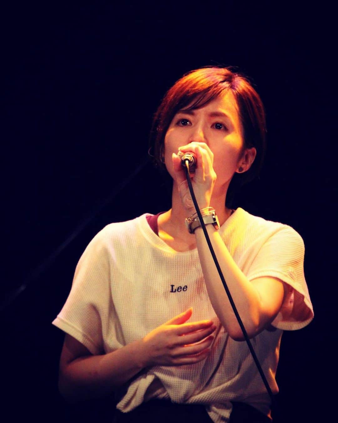 浜田真衣のインスタグラム：「先日、二次オーディションを終えました❁¨̮ 応援してくれた皆さん、本当にありがとうございました🌺  今回初めて人前で歌を披露したけど 本番3日前は怖くて歌えなくなったりで 本当に大変でした😭笑  Uruさんの「あなたがいることで」 を自分なりに表現してみましたが、 「歌聴いて泣いたよ、」 というお客様からの言葉が 私にとっては最高の褒め言葉でした😭 ありがとう😭  まだ結果はわかりませんが、 また皆に歌を届けられたら嬉しいな¨̮  挑戦するって最高に楽しい！！！  #monaカフェ #浜田真衣 #japanese #instalike #instagood #instapic」
