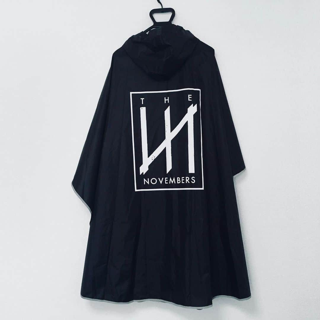 THE NOVEMBERSさんのインスタグラム写真 - (THE NOVEMBERSInstagram)「【雨の日対策アイテム発売】  THE NOVEMBERS Rainwear (MERZ-0214)  ロゴをプリントしたレインポンチョです。 急な雨の日に、未来に開催されるフジロックなどのフェスに、是非。フリーサイズです。 長めの丈で、ゆったりとご着用いただけます。ロゴ入りケース付き。  サイズ：フリーサイズ  4000yen  https://t.co/n7rjubvOzm?amp=1  #thenovembers #rainwear」8月12日 13時41分 - the_novembers