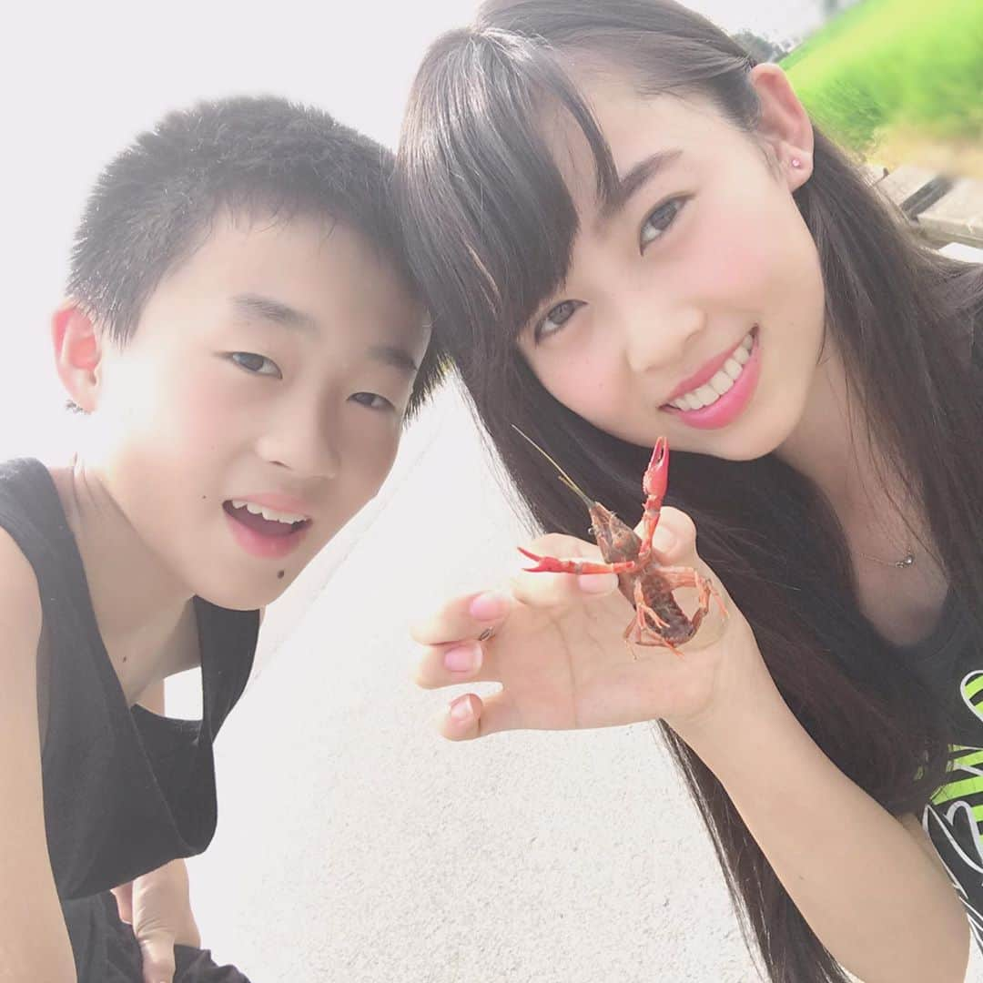 佐藤逸香さんのインスタグラム写真 - (佐藤逸香Instagram)「最近写真撮れてないから懐かしpic📸  ちょうど2年前。何よりも弟が小さい…いや、私も若い😂 もうとっくに身長抜かされました。👦 #プール#海#花火#お祭り#夏らしいこと#何かしたいな」8月12日 13時42分 - itsuka_s_99