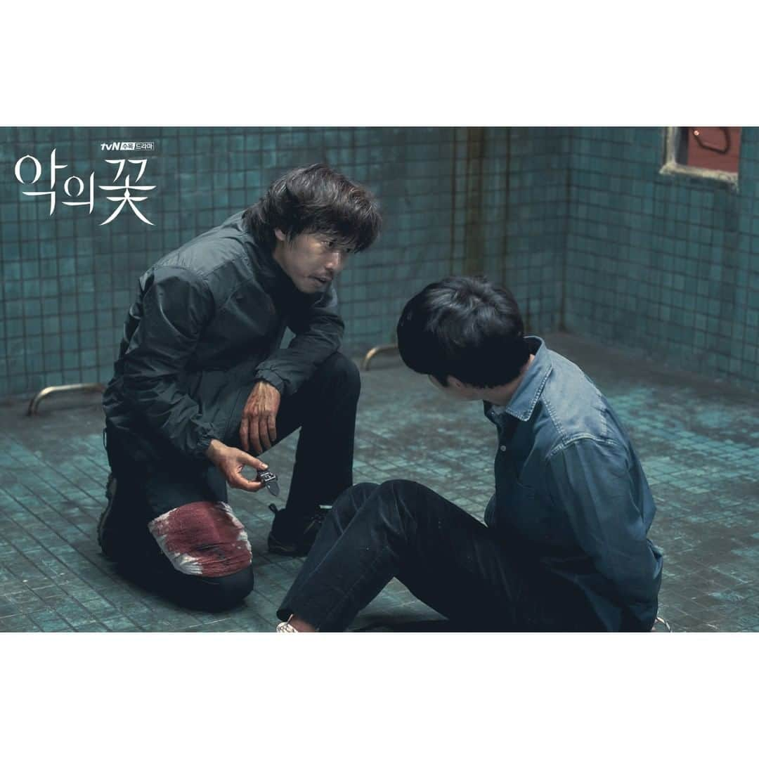 tvN DRAMA【韓国】さんのインスタグラム写真 - (tvN DRAMA【韓国】Instagram)「"살려주세요!!!!!" 남순길 살인사건의 진범vs연주시 연쇄살인사건의 용의자! 오늘 밝혀질 진실은?  고밀도 감성 추적극 #악의꽃 오늘 밤 10:50 tvN 방송  #이준기 #문채원 #장희진 #서현우 #tvN #수목드라마」8月12日 14時15分 - tvn_drama