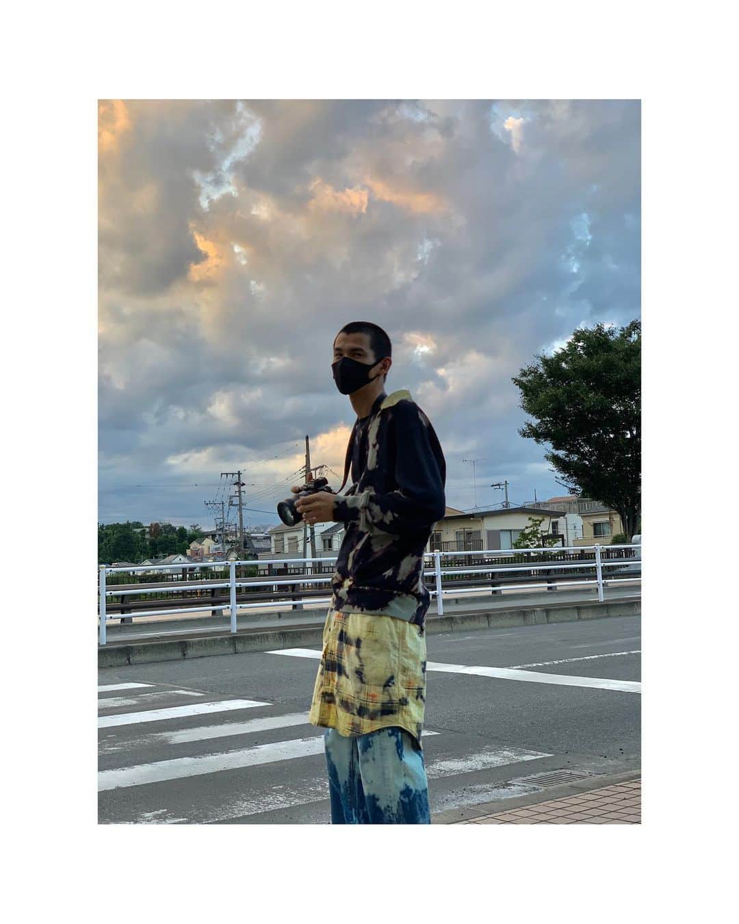 Shun Watanabeのインスタグラム：「@uniqlo flannel shirt and sweatshirt tie-dye and embroidered by me ♻️ thank you @atsukiito_ 💗 #uniqlotokyo」
