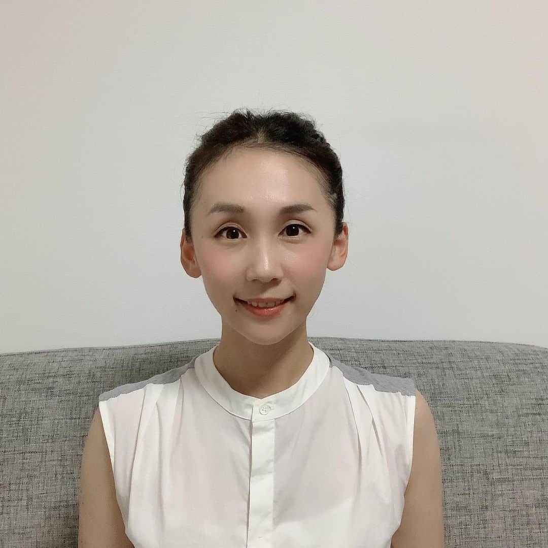 のインスタグラム：「暑いですね💦 ・ 突然の１人どあっぷ写真で失礼します😆 ・ エンタメターミナルさん『コトバヲツナグ』に掲載していただきました🍀 ・ ご覧いただけたら嬉しいです❗️ ・ https://enterminal.jp/ ・ #エンタメターミナル #コトバヲツナグ ・ #2020夏 コロナ渦前に行った #ハワイ　の海とか #すみだ水族館　のチンアナゴとか #函館　で見つけたレトロな遊園地とか ・ お家で写真見ながら完全に妄想族です笑 ・ #staysafe ・ お気をつけてお過ごし下さい🍀」
