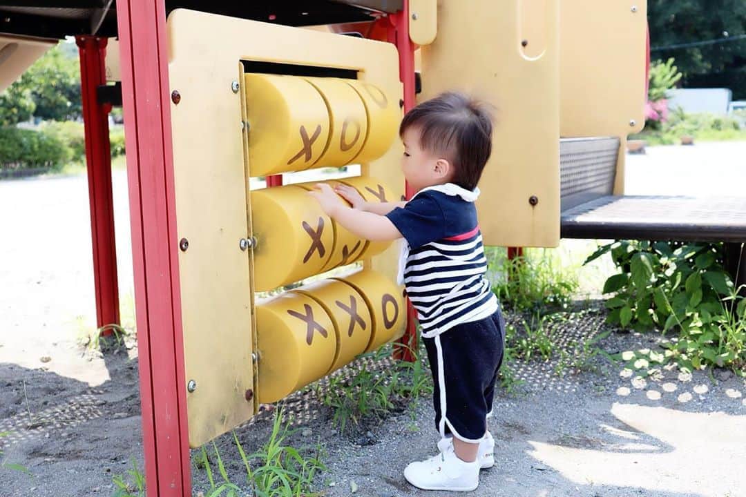 Momoeのインスタグラム：「. .  くるっくる回してやるぜ✨ . . #happy #家事 #育児 #family #家族 #boy #smile #男の子 #息子 #code #love #lucky #kids #子供 #thankyou #宝物 #ベビー #fashion #follow #心 #縁 #パパ #ママ #家族写真 #男の子ママ #赤ちゃん写真 #photo #子育て #1歳 #flower」