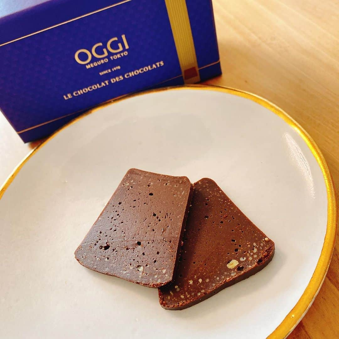 川田裕美さんのインスタグラム写真 - (川田裕美Instagram)「OGGIのチョコレートケーキ🧡 友達が持ってきてくれました😋 一気に食べないようにガマンしながら、味わっています✨  #oggi #ショコラデショコラ」8月12日 14時44分 - hiromikawata163