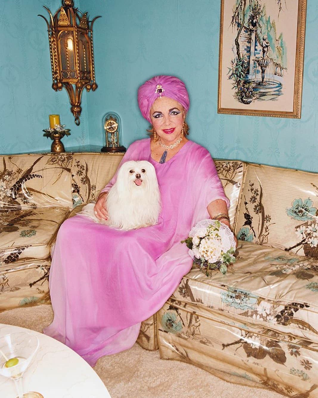 AnOther Magazineさんのインスタグラム写真 - (AnOther MagazineInstagram)「Midweek mood lift: Elizabeth Taylor and her pet dog, lensed by David LaChapelle in 2001 🐩⁠⠀ ⁠⠀ As featured in Best In Show, an online exhibition at @staleywisegallery celebrating dogs in photography, featuring images by the likes of @stevenkleinstudio, @david_lachapelle, Slim Aarons, and more. Visit at the link in our bio 📲⁠⠀」8月13日 1時46分 - anothermagazine