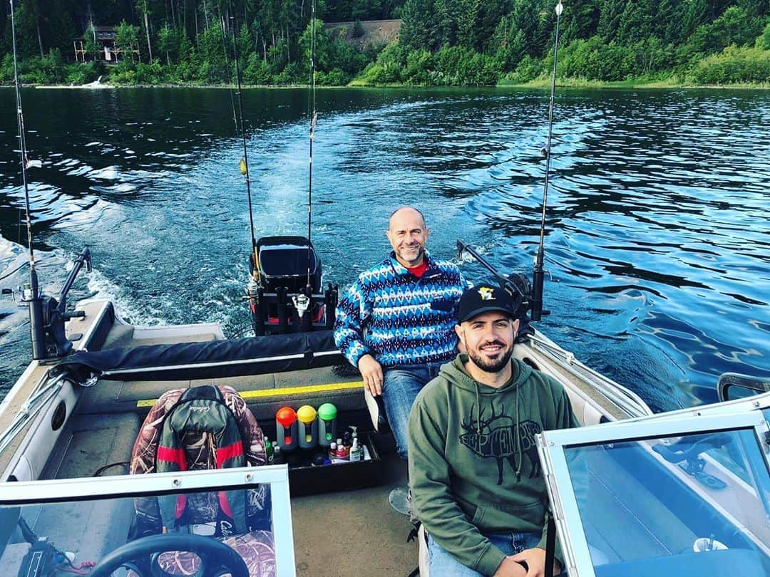 ジェイ・ミルズのインスタグラム：「Lot of fun with family in Whitefish, MT this past week. Spent a lot of my summer in MT and I’m not mad about it」