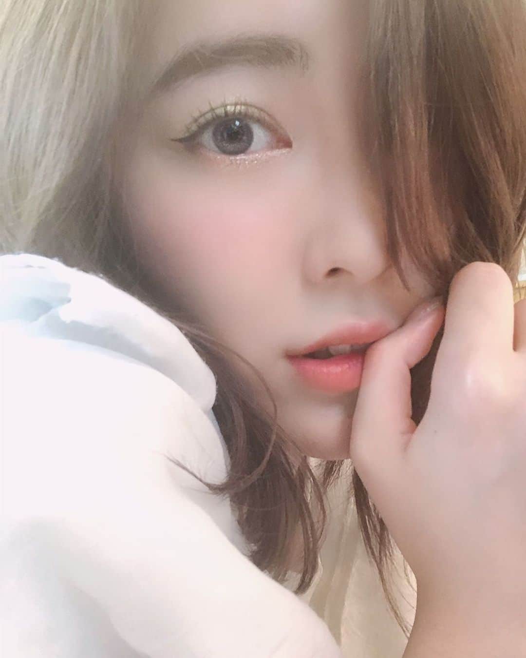 のインスタグラム：「暑さに気をつけましょうね☀️  Please be careful not to get heat stroke.  더위 먹지 않도록 조심하세요  ระวังจังหวะความร้อน  Mari Kita Mencegah Hipertermia  #熱中症  #水分補給  #夏 #暑い  #summer #気をつけて  #8月 #photooftheday  #太陽  #☀️」