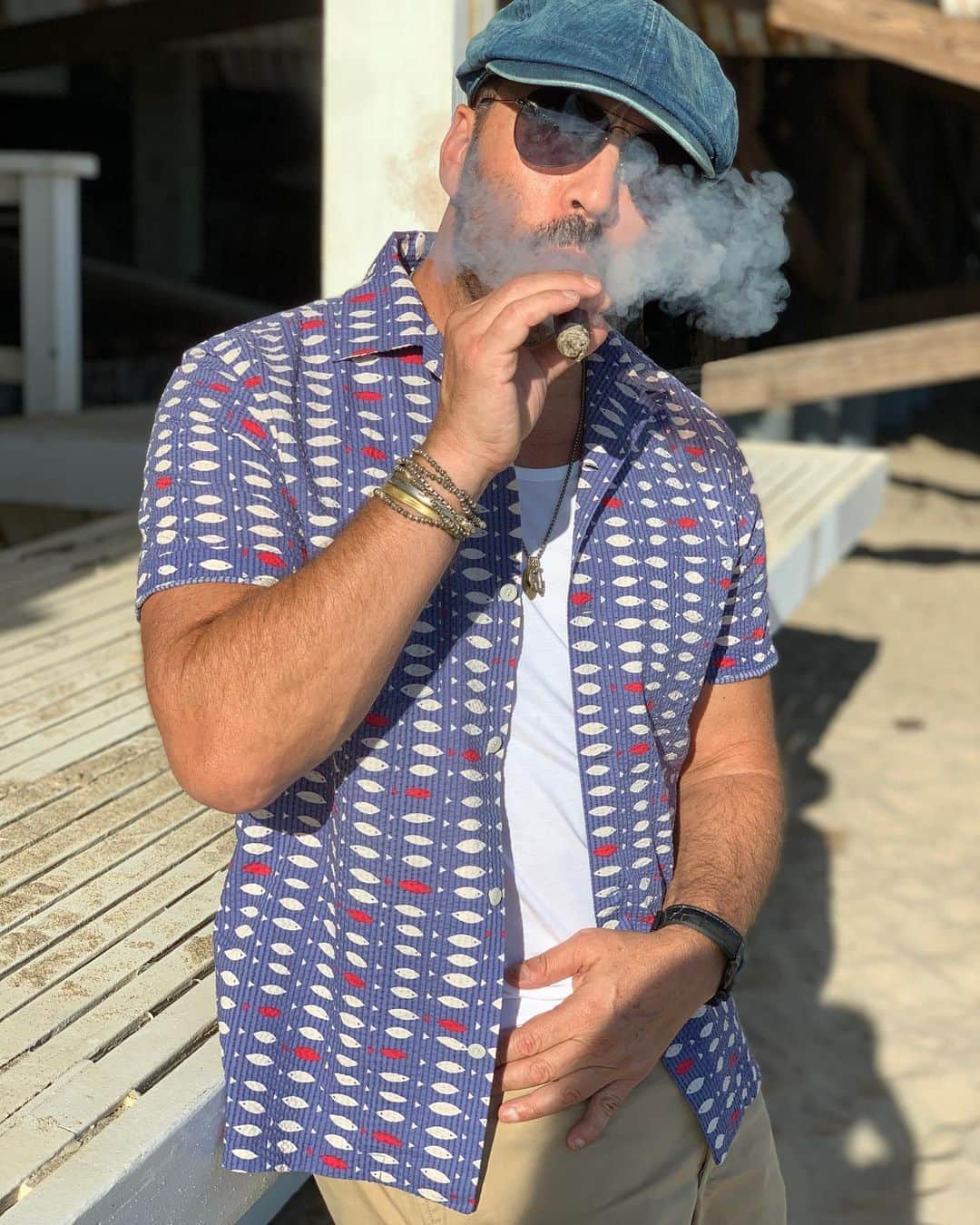 ジェレミー・ピヴェンのインスタグラム：「Sometimes u have to stop and smoke the roses ...」