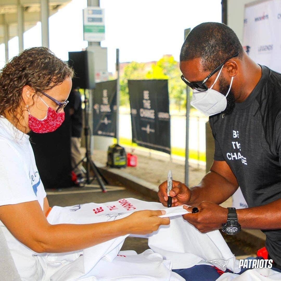 NFLさんのインスタグラム写真 - (NFLInstagram)「The Patriots and @williemcginest hosted a voter registration event with @rockthevote. 🗳️ #NFLVotes (via @patriots)」8月13日 0時30分 - nfl